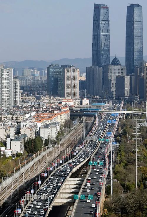 昆明眾多樓盤降價促銷,但這個片區(qū)幾個樓盤價格堅挺,均價超2萬